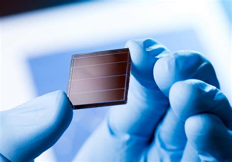 Ultrathin Perovskite Films dla Efektywnych Ogniw Słonecznych!